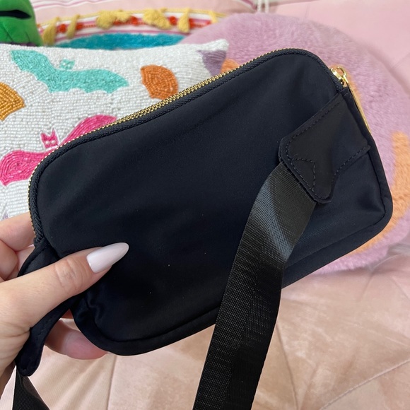 NWOT Black & Gold Belt Bag - Picture 4 of 5